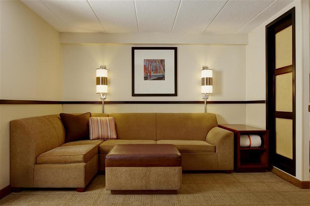 Hyatt Place Dallas Park Central Room photo